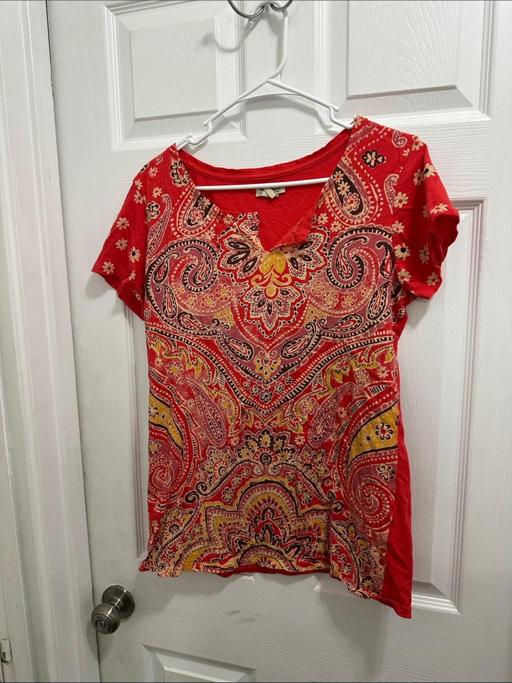Red Paisley V-Neck Short Sleeve Top